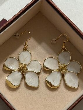 Golden White Oil Dripping Flower Enamel Dangle Drop Hook Statement Earrings.